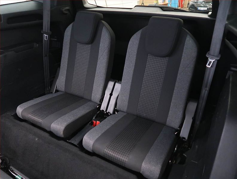 Peugeot 5008 (2021) Active Pack PureTech 130 - fotka 18 z 22