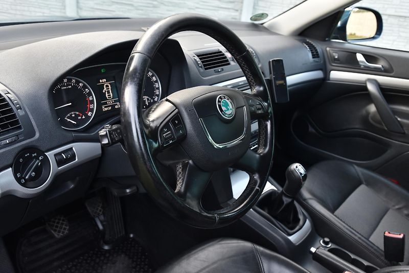 Škoda Octavia 2.0 TDi CR ELEGANCE,FACE,XENON - fotka 9 z 46