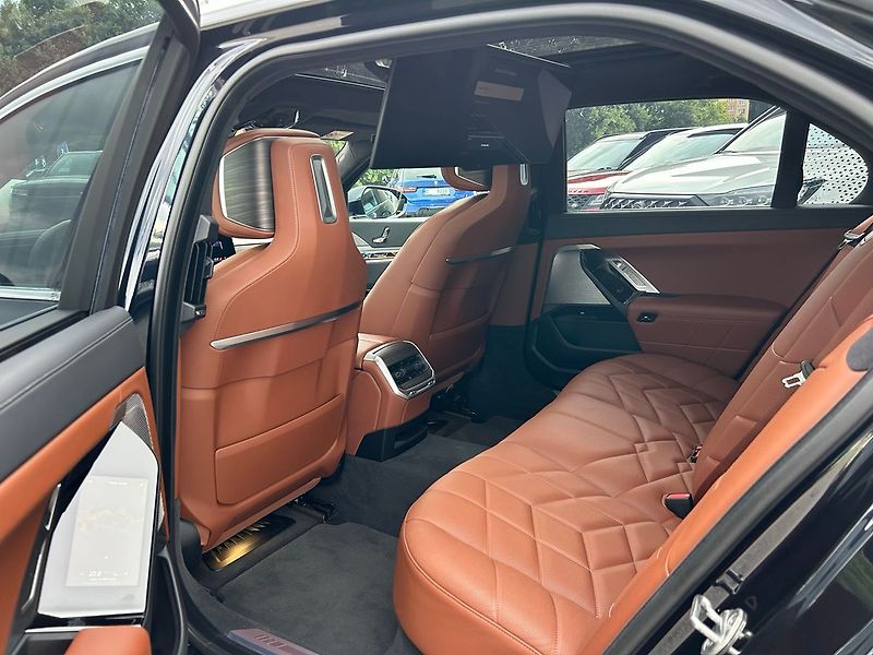 BMW Ostatní i7 xDrive 60 TV TOP 2025 - fotka 21 z 44
