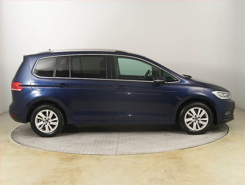 Volkswagen Touran (2023) 2.0 TDI - fotka 6 z 25