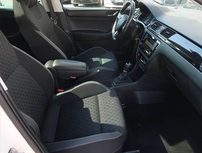 Škoda Rapid (2016) Spaceback 1.4 TSI, Automat - fotka 9 z 22