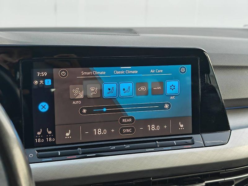 Volkswagen Golf Life 6G 1,5TSi - fotka 16 z 22