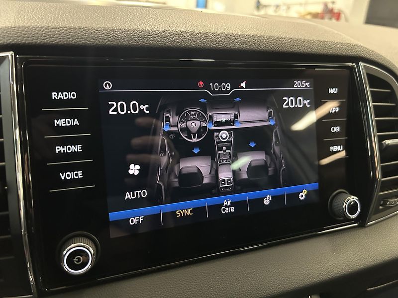 Škoda Karoq (2018) 1.6TDi Style Plus LED NAVI TZ - fotka 30 z 32