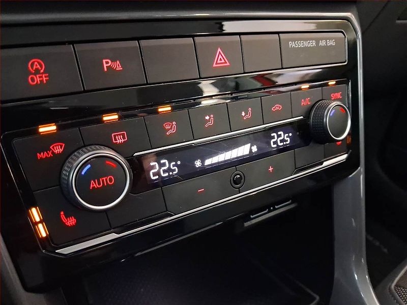 Volkswagen T-Cross (2019) 1.0 TSI, Serv.kniha, Kůže - fotka 21 z 25