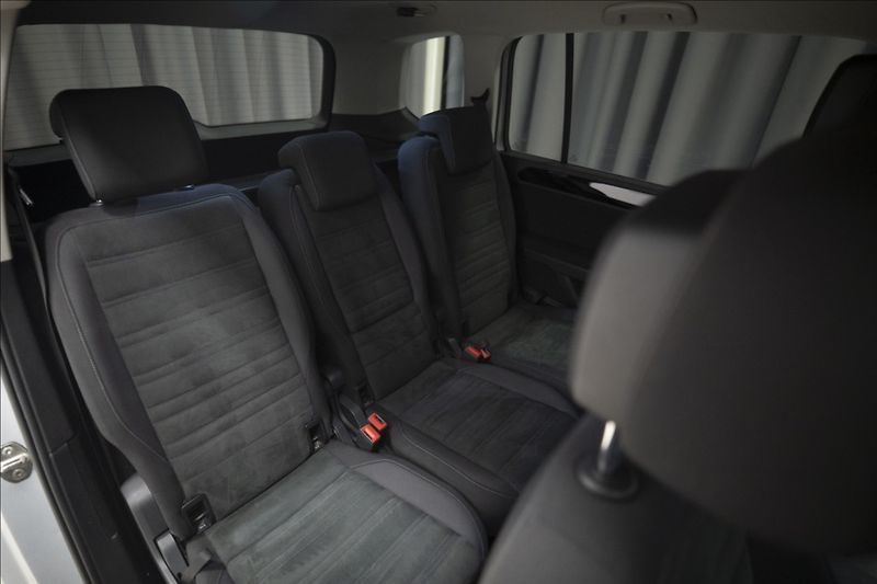 Volkswagen Touran 2,0 TDI MASÁŽ KAMERA VÝHŘEV ČR - fotka 12 z 39