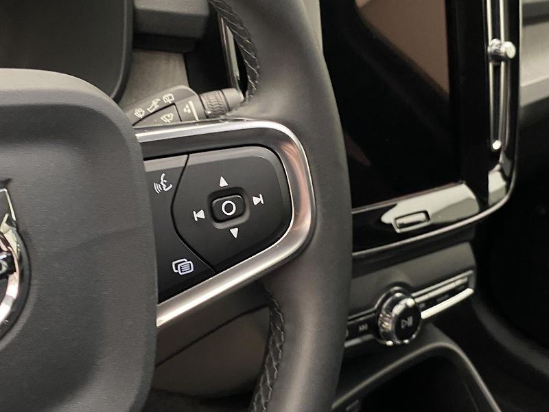 Volvo XC40 B4 DARK ULTIMATE AUT CZ - fotka 21 z 56