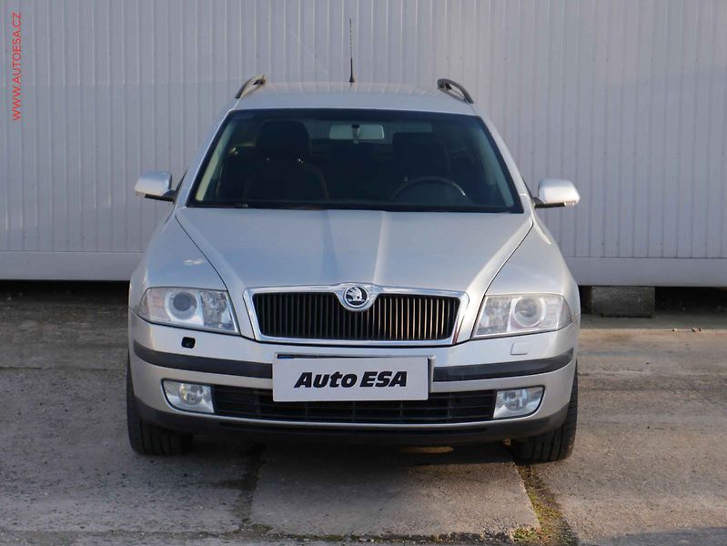 Škoda Octavia (2006) 2.0 TDi, 1.maj, servis.kniha - fotka 2 z 15
