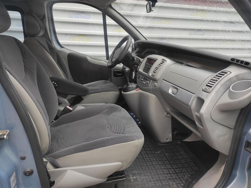 Renault Trafic 2,5dCi 107kW Passenger 7 míst - fotka 12 z 20