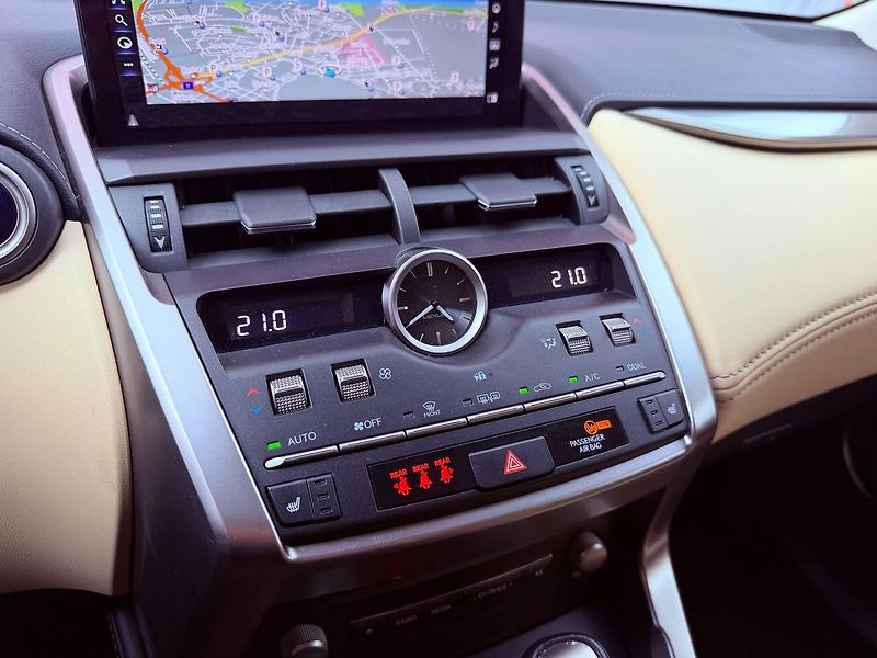 Lexus NX 300 H, ČR - fotka 21 z 25