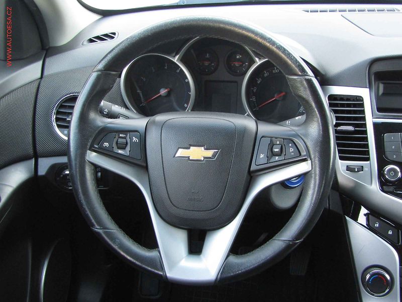 Chevrolet Cruze (2012) 1.6 16V, ČR, AC, temp - fotka 13 z 16