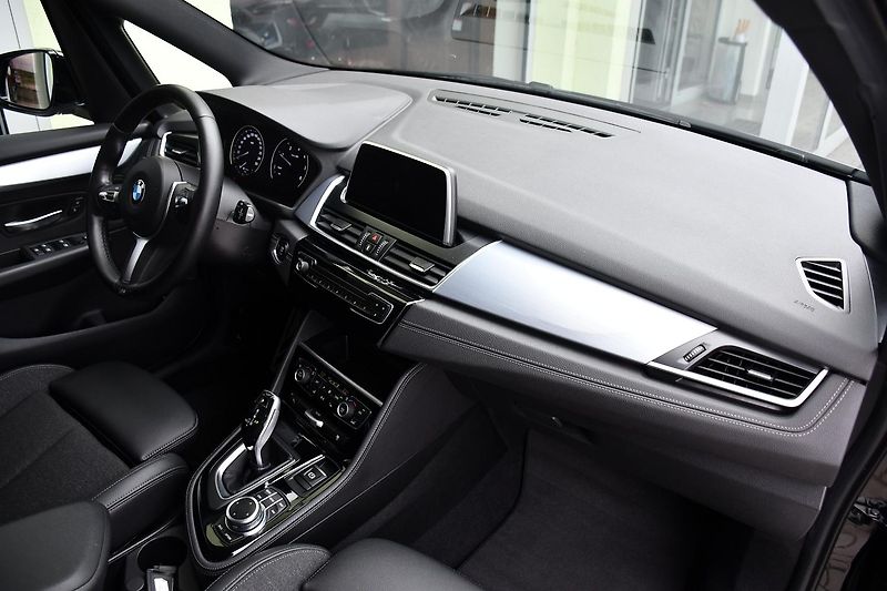BMW Řada 2 216D GRAN TOURER TAŽNÉ ČR 1.M - fotka 17 z 37