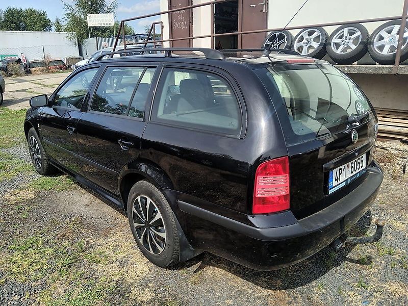 Škoda Octavia 1.9 TDI  Ambiente TOUR - fotka 23 z 40