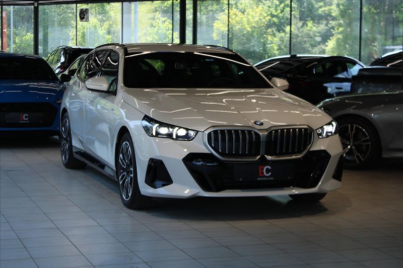 BMW Řada 5 540d xDrive M Sport DAProf/B&W - fotka 32 z 33