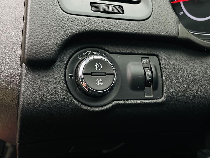 Opel Insignia 2.0CDT 4x4 AUT KAMERA SERVISKA - fotka 34 z 46