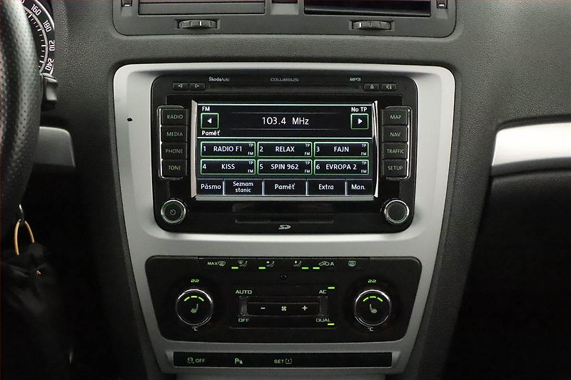 Škoda Octavia (2011) RS 2.0 TSI, Xenony, Tempomat - fotka 9 z 15