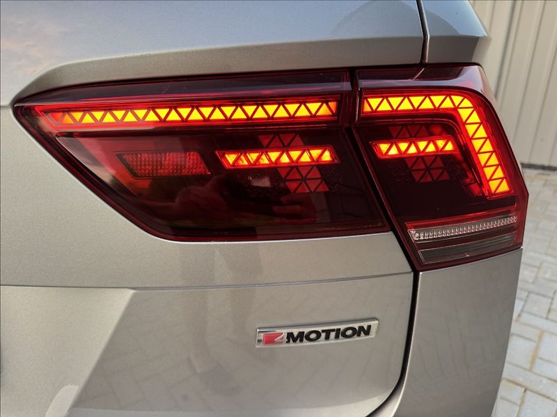 Volkswagen Tiguan Allspace 2,0 TDI DSG 4MOT HIGHLINE ČR - fotka 16 z 50