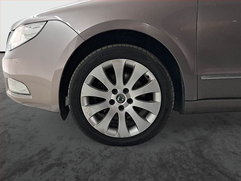 Škoda Superb (2010) 2.0 TDI, Automat, Navi, Xenony - fotka 15 z 22