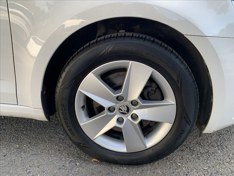 Škoda Octavia 2,0 TDI DSG 4X4,1.MAJ,ČR - fotka 9 z 18