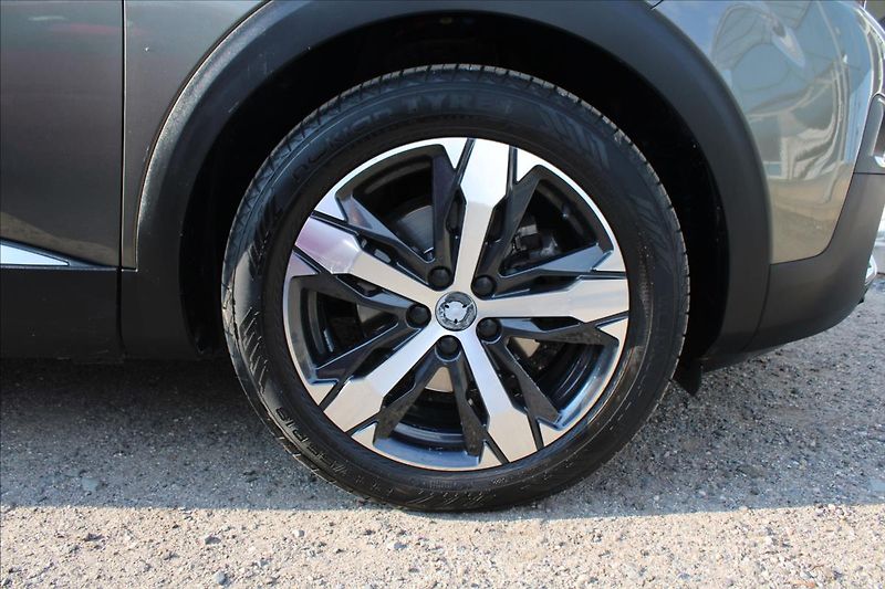 Peugeot 3008 1,2 i 96kW  1.MAJ,ČR,ALLURE - fotka 29 z 35