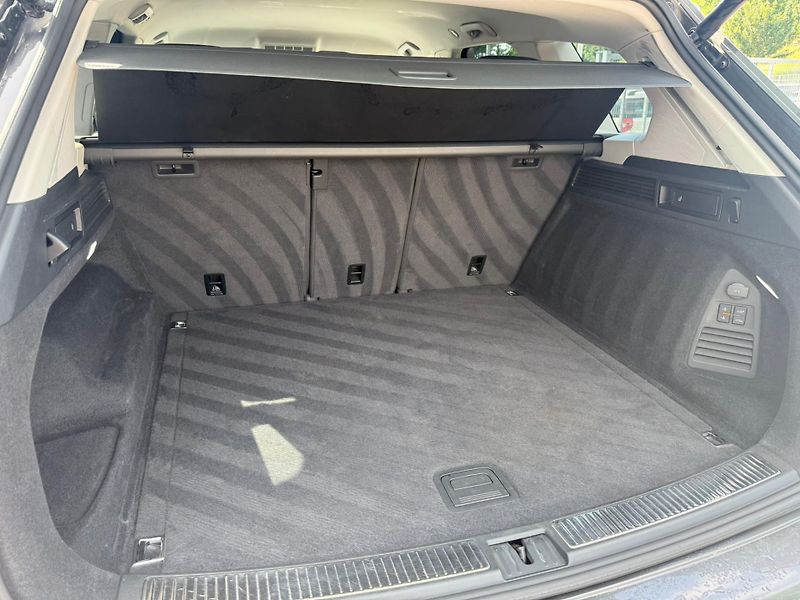 Volkswagen Touareg R-Line 3.0TDI 210kW A8 4x4 - fotka 22 z 24