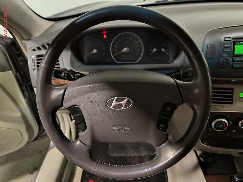 Hyundai Sonata (2009) 2.4i, ČR - fotka 13 z 17