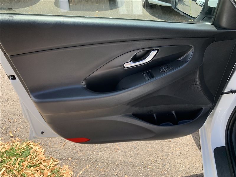 Hyundai i30 1,5 i,ČR,SERVISKA,1.MAJ - fotka 12 z 20