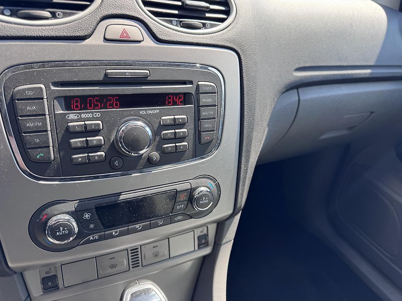 Ford Focus 2.0 TDCi, automat - fotka 14 z 21