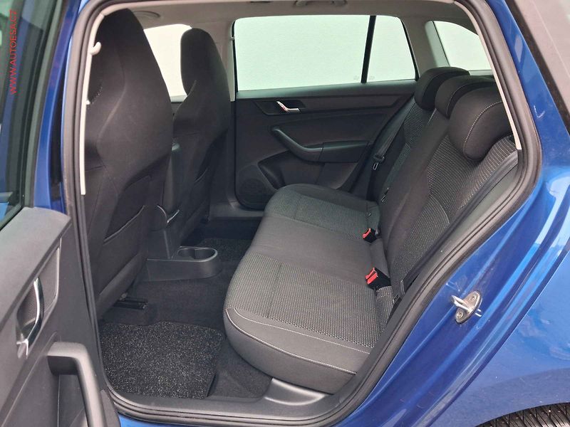 Škoda Rapid (2015) 1.2 TSi, Sport, xenon, panor - fotka 10 z 17