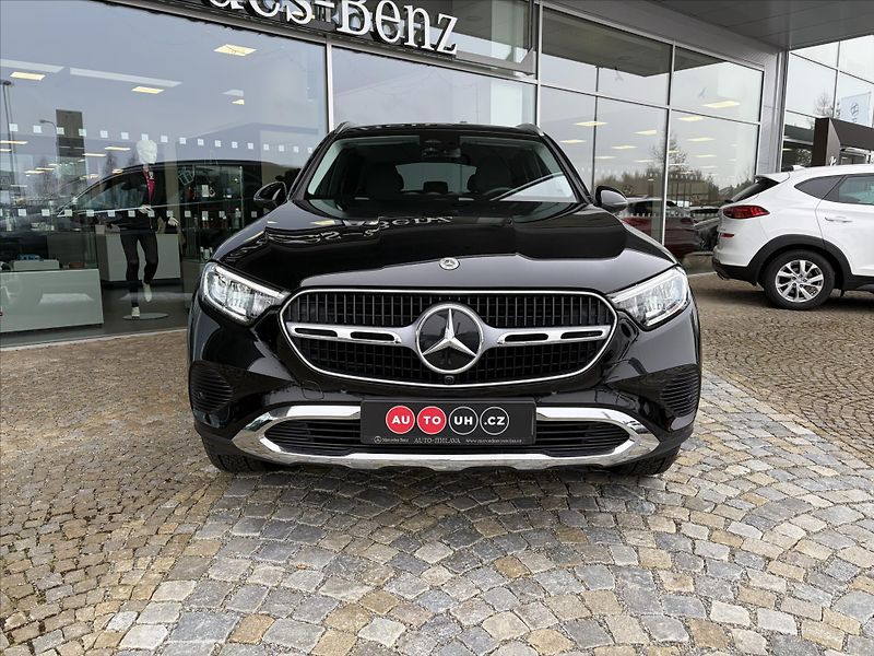 Mercedes-Benz GLC 300de 4MATIC - fotka 3 z 32