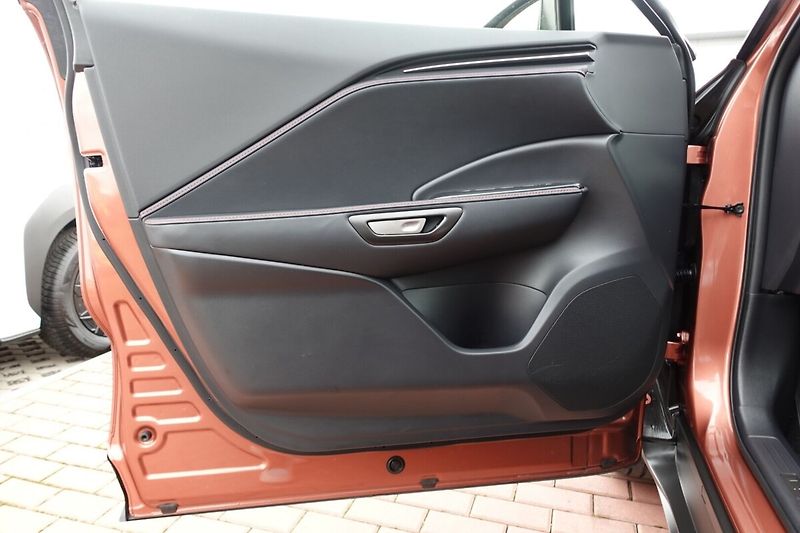 Lexus LBX 1,5 HEV Emotion Tech FWD - fotka 10 z 33