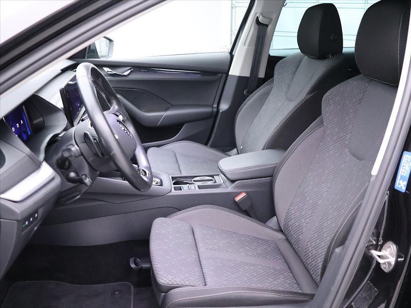Škoda Octavia 2,0 TDI DSG Navi LED ACC DPH - fotka 11 z 38