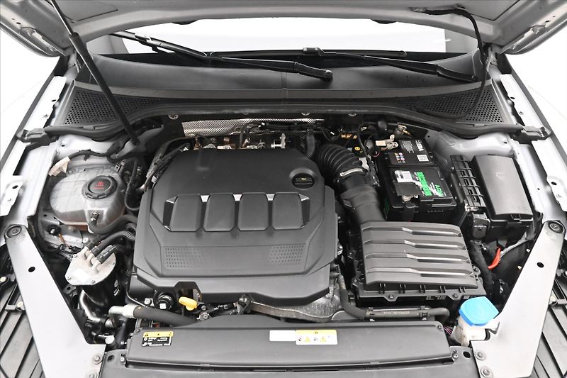 Volkswagen Passat 2,0 TDI 110kW DSG Business Zár - fotka 9 z 32