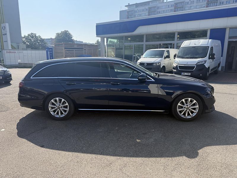 Mercedes-Benz Třídy E 200 CDi - fotka 5 z 23