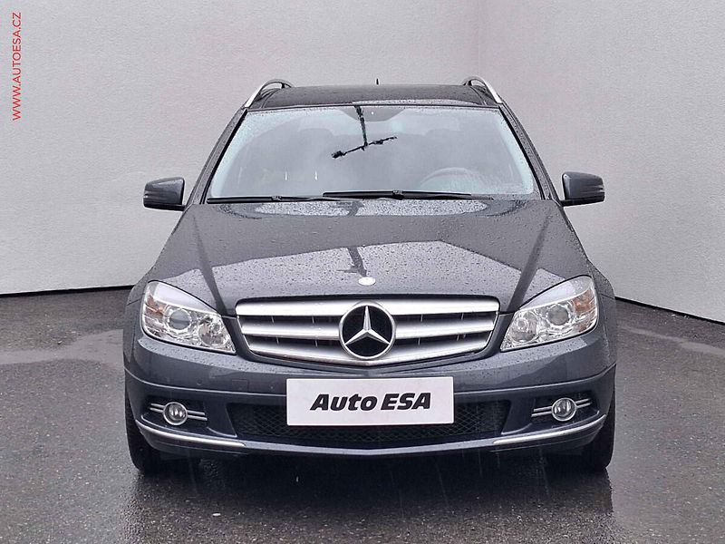 Mercedes-Benz Třídy C (2009) 1.6i C180, TZ, +kola, panor - fotka 2 z 16