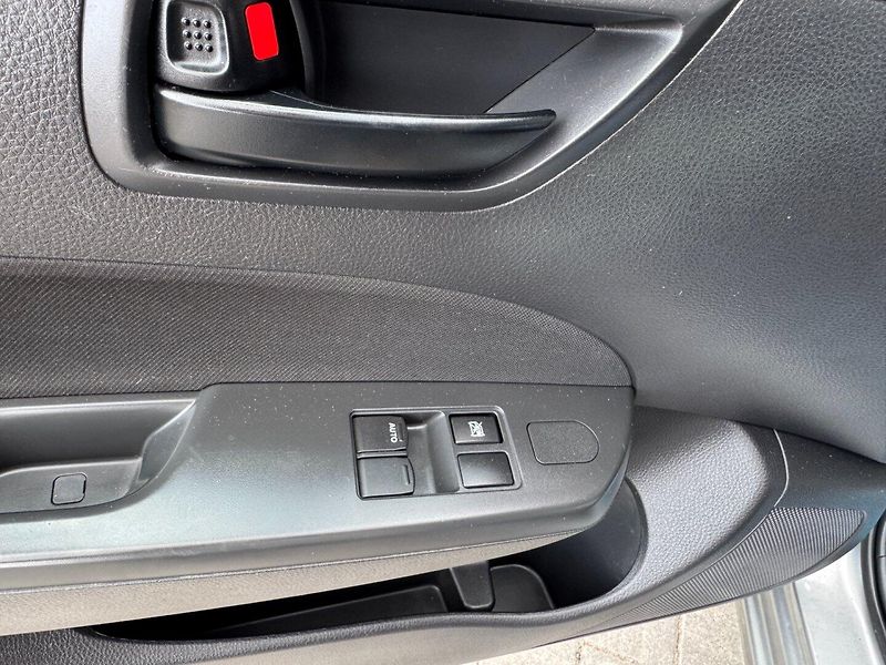 Suzuki Swift (2011) 1.2i - fotka 23 z 28