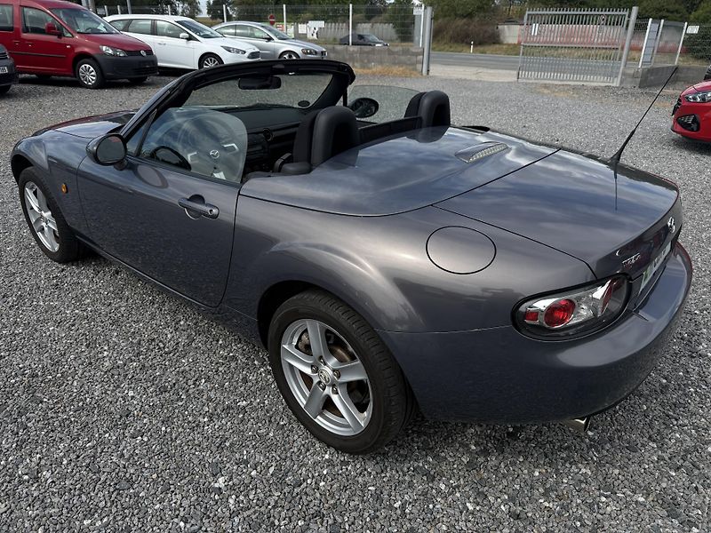 Mazda MX-5 1.8  93kW Roadster 123tkm - fotka 10 z 15