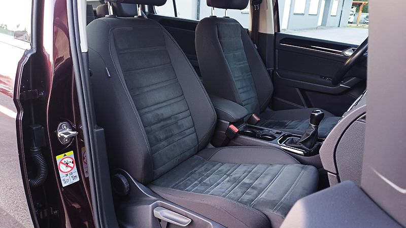 Volkswagen Touran 2.0 TDI 110kW HIGHLINE - fotka 24 z 50