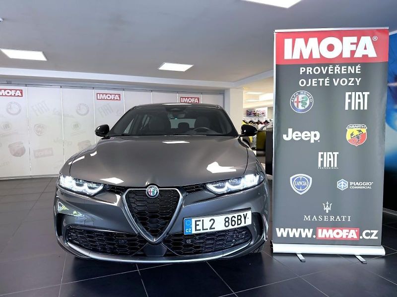 Alfa Romeo Tonale (2024) 1.3 T Plug-in Hybrid 280k Q4 4 - fotka 2 z 19