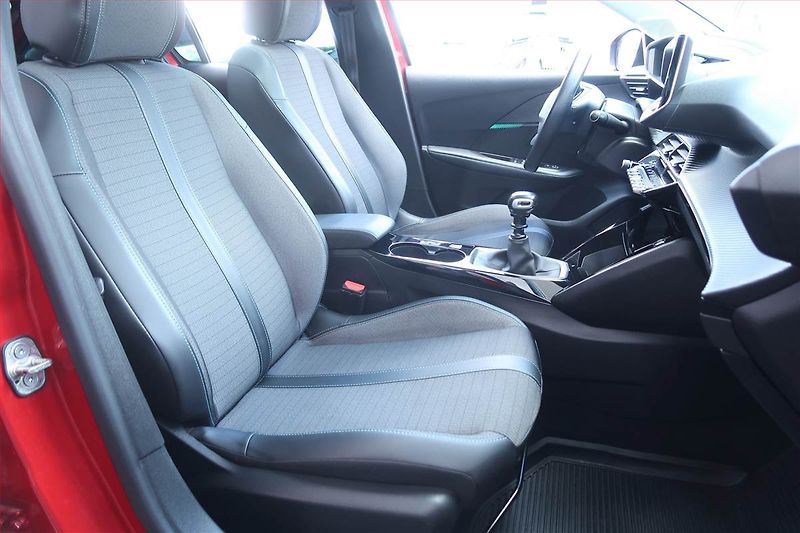 Peugeot 208 (2020) Allure Pack 1.2 PureTech - fotka 9 z 23