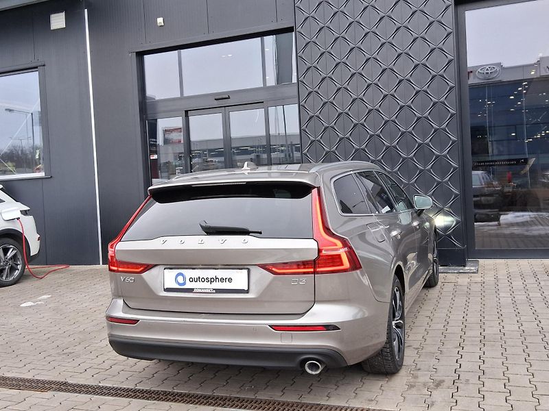 Volvo V60 MOMENTUM 2.0 D3 110 kW - fotka 3 z 27