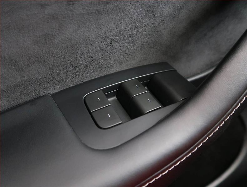 Tesla Model Y (2023) RWD LFP 60kWh, SoH 98% - fotka 19 z 33