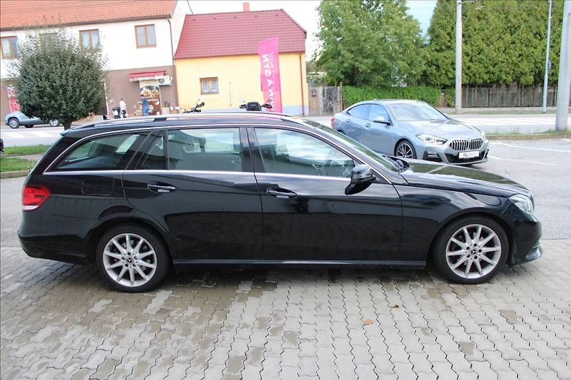 Mercedes-Benz Třídy E 2,1 200 BLUETEC At. - fotka 3 z 4