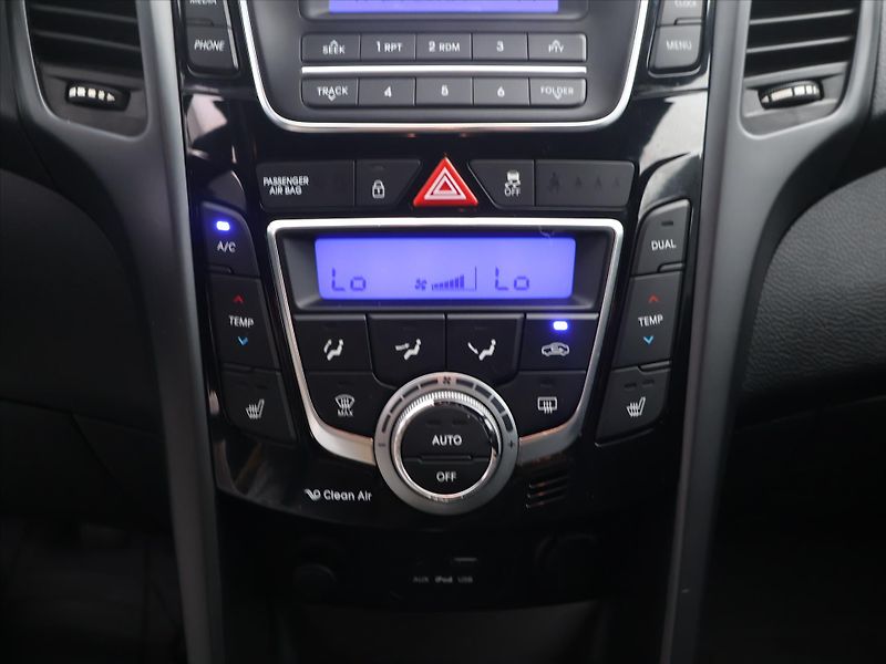 Hyundai i30 1,6 GDI 99kW Weekend Serv.kn. - fotka 21 z 30
