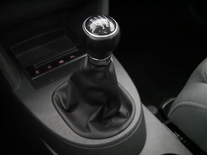 Volkswagen Touran - fotka 23 z 27