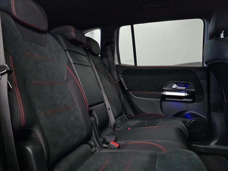 Mercedes-Benz GLB 200 4MATIC AMG Line - fotka 19 z 22