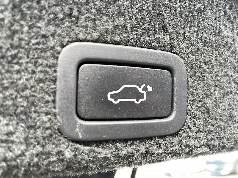 Volvo XC60 (2013) D5 2.4D 169kW AWD   - fotka 21 z 23