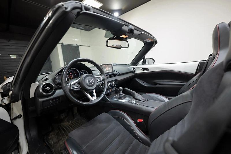 Mazda MX-5 2.0 118 kW RWD 6MT - fotka 9 z 29