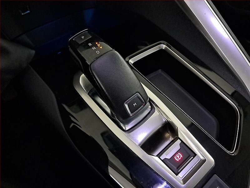 Peugeot 3008 (2018) 1.6 THP, Automat, Tempomat - fotka 13 z 20