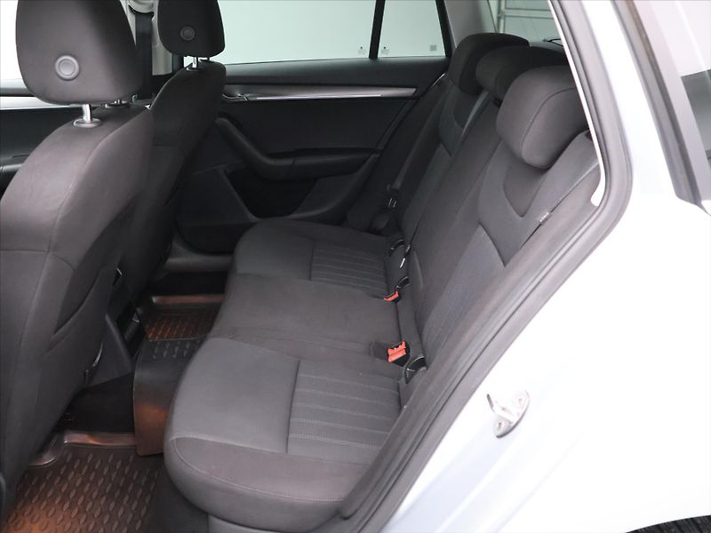 Škoda Octavia 2,0 TDI 110kW DSG Style Virtua - fotka 13 z 28