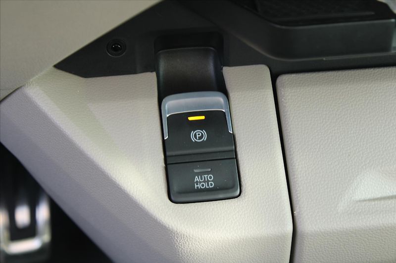 Volkswagen Multivan 2.0TDI 110kW DSG LONG HIGHLINE - fotka 24 z 27